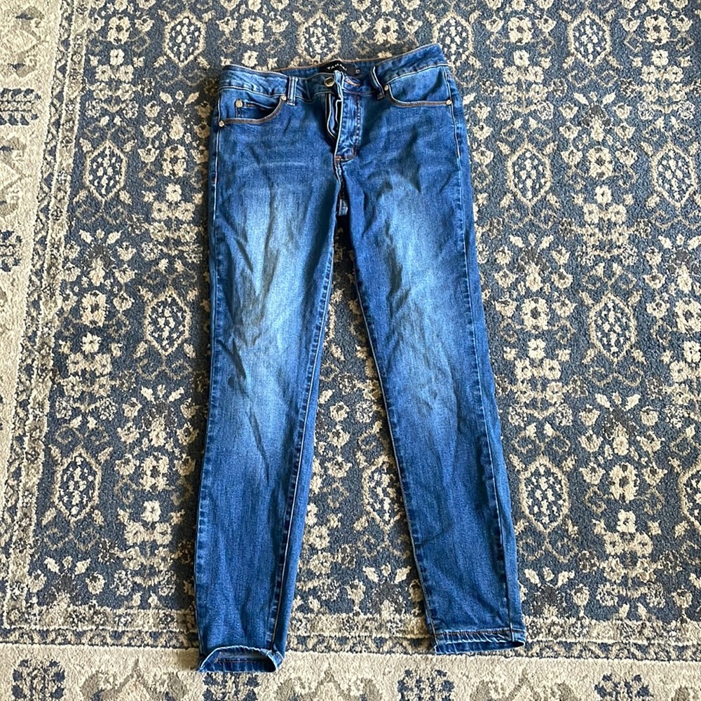 Straight leg, skinny jeans, excellent used condition no signs of wear